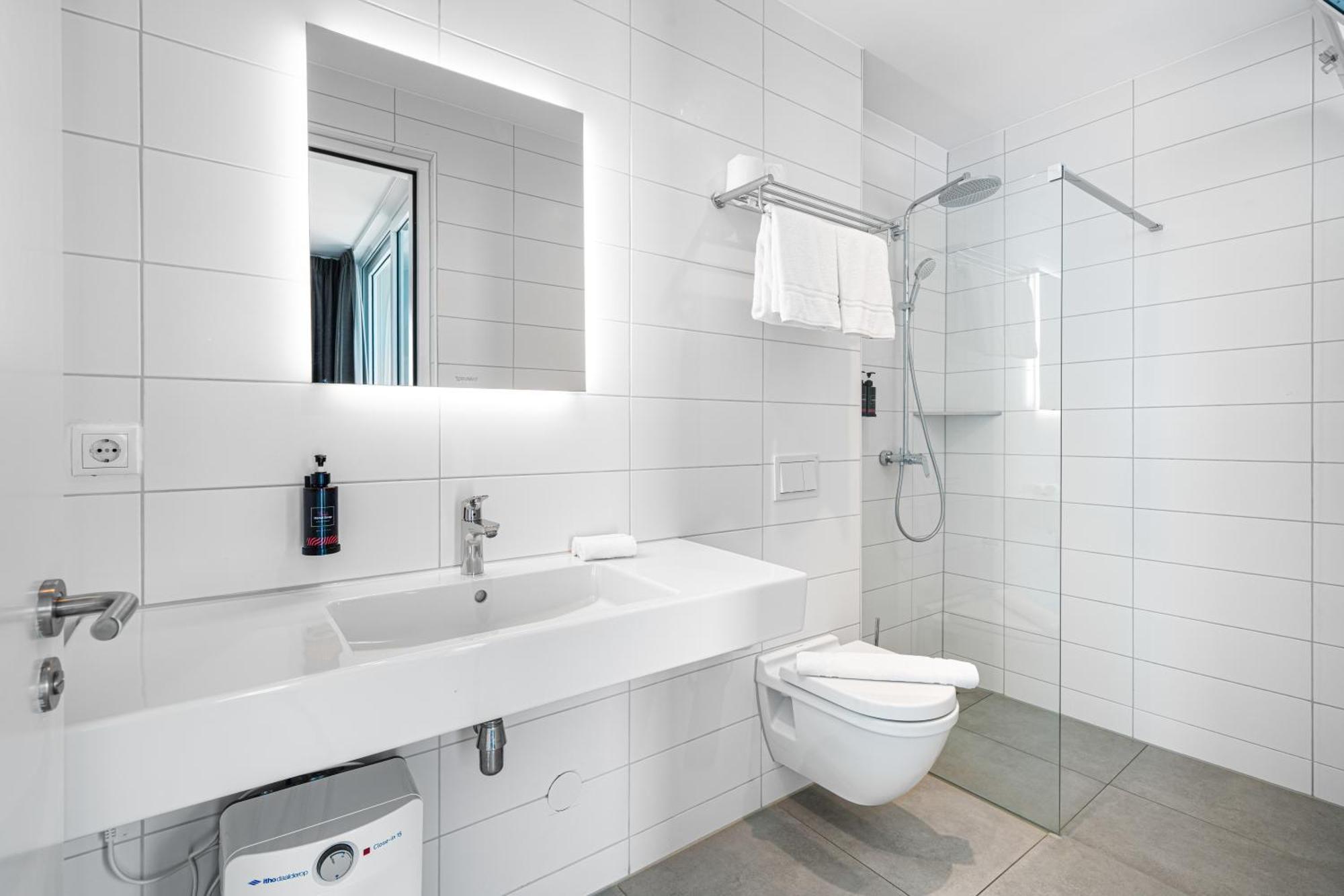 Deluxe tweepersoonskamer met balkon en uitzicht op zee